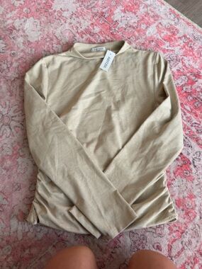 Aritzia Contour Cream Long Sleeve Top